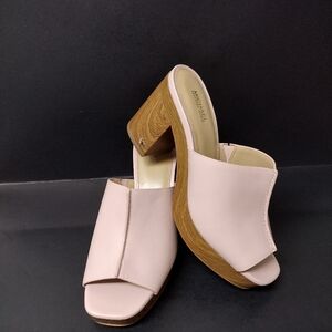 - MICHAEL KROS - WOMEN'S LIGHT PINK  LEATHER SANDALS SIZE :7.5